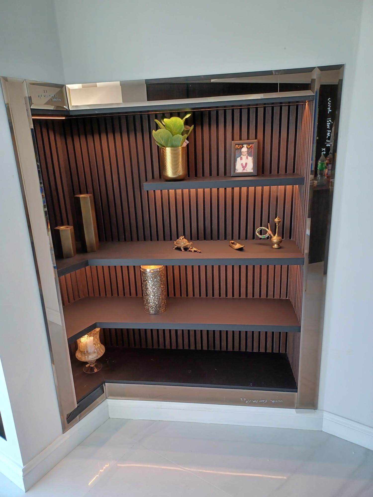 Slatted Alcove Display